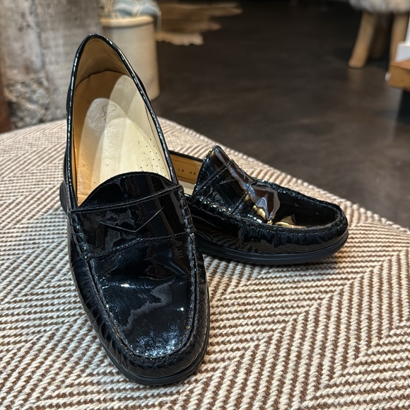 Cole Haan Nike Collab. Patent leather penny loafers/driving shoe. - Picture 2 of 4